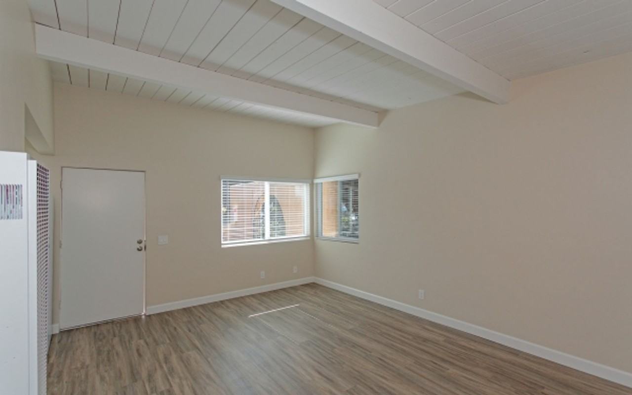 Maple 1202 - 1212 South - Photo 2 of 8