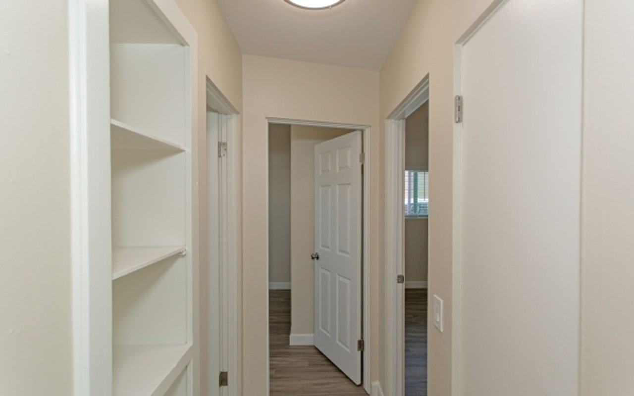 Maple 1202 - 1212 South - Photo 3 of 8