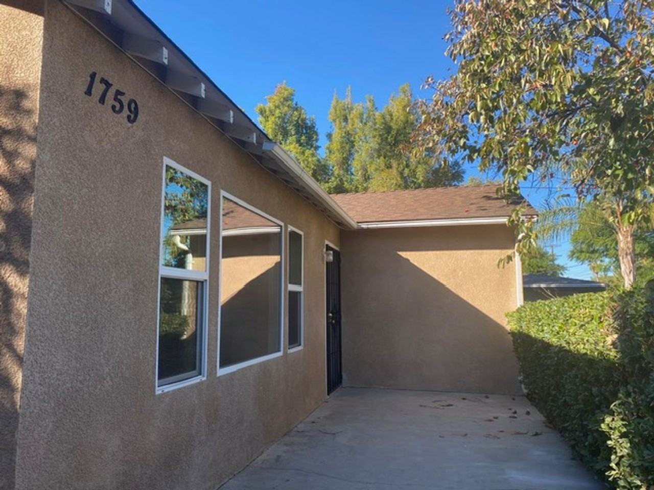 1759 E Victoria Ave - Photo 2 of 30