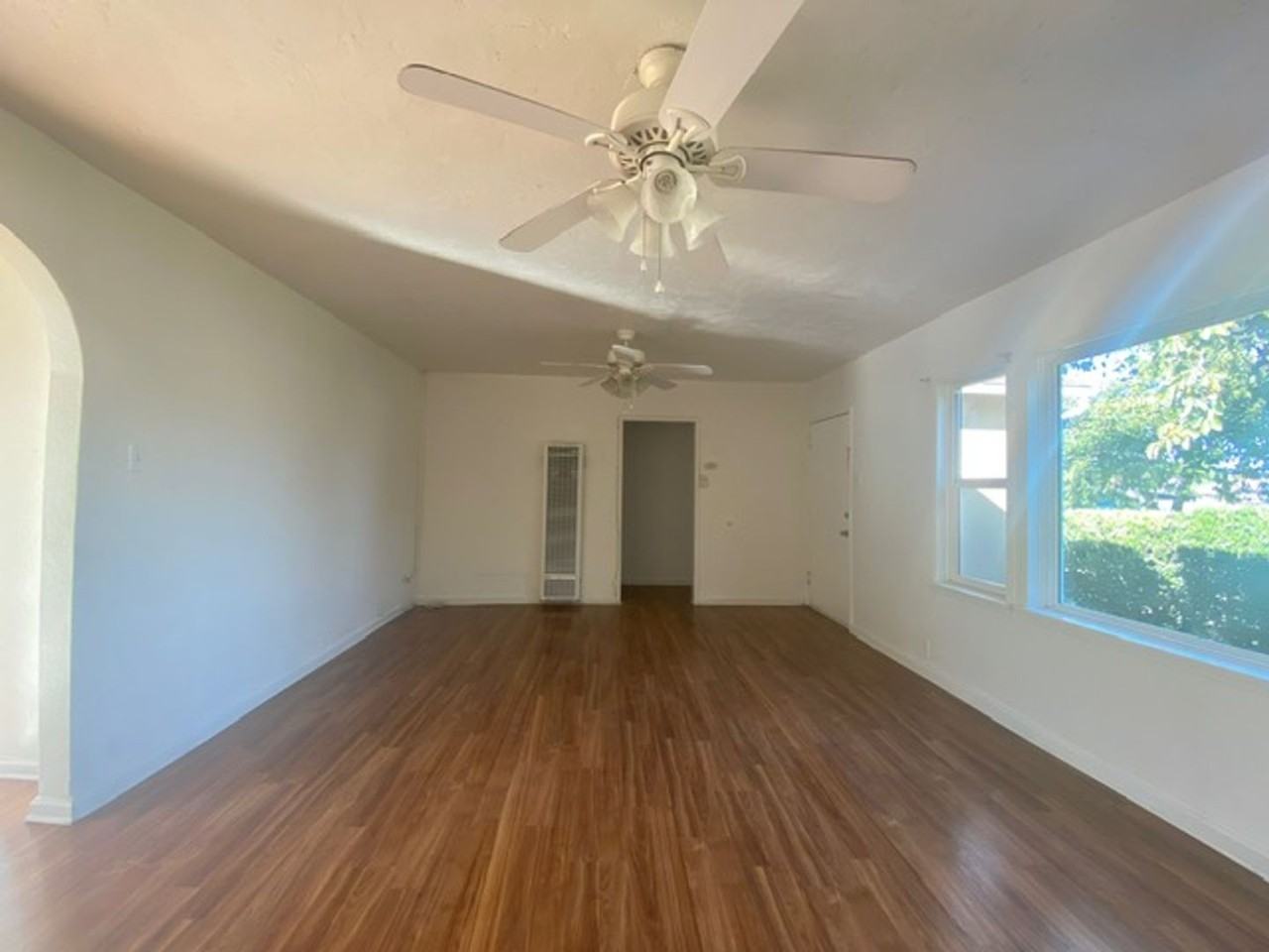 1759 E Victoria Ave - Photo 3 of 30