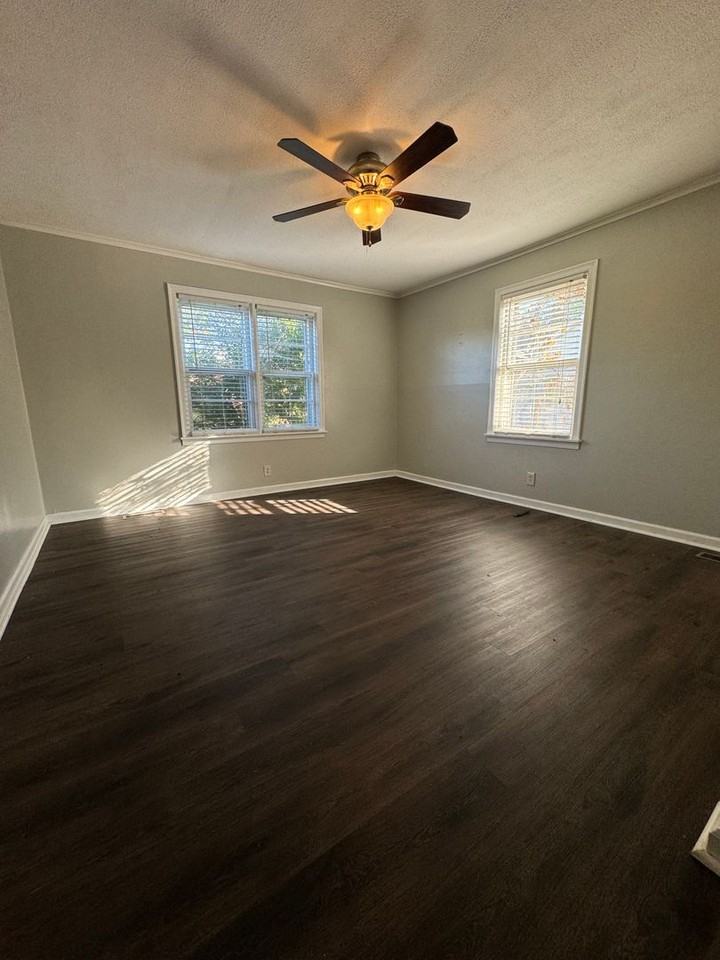 1403 W Hendrickson St - Photo 3 of 19