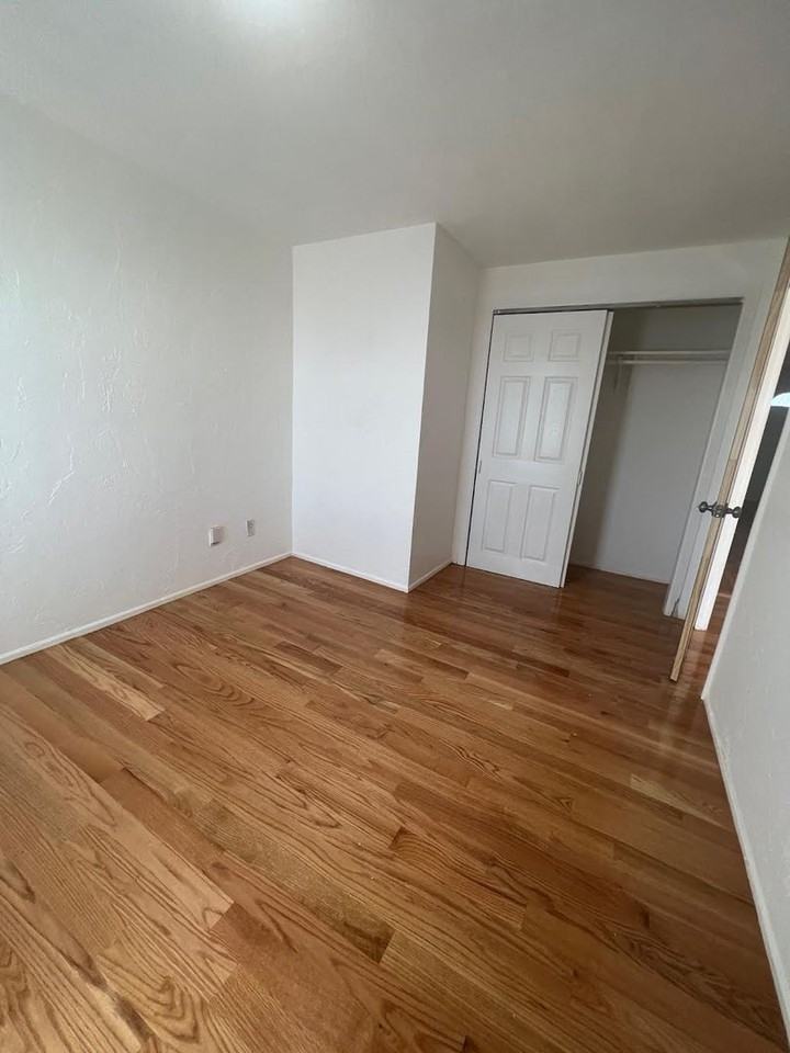 230 Lexington St - Photo 4 of 9