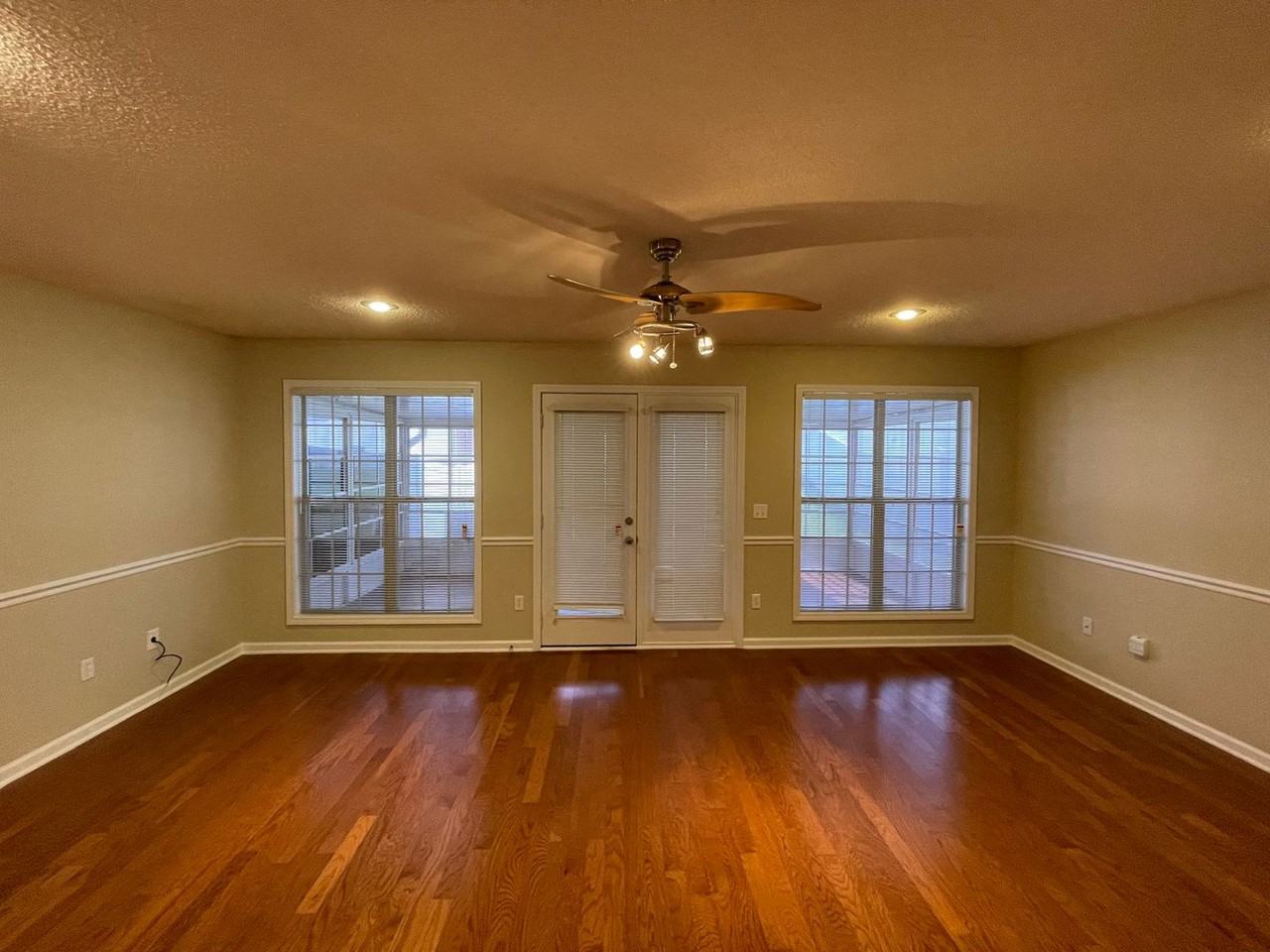 211 Camden Dr - Photo 3 of 27