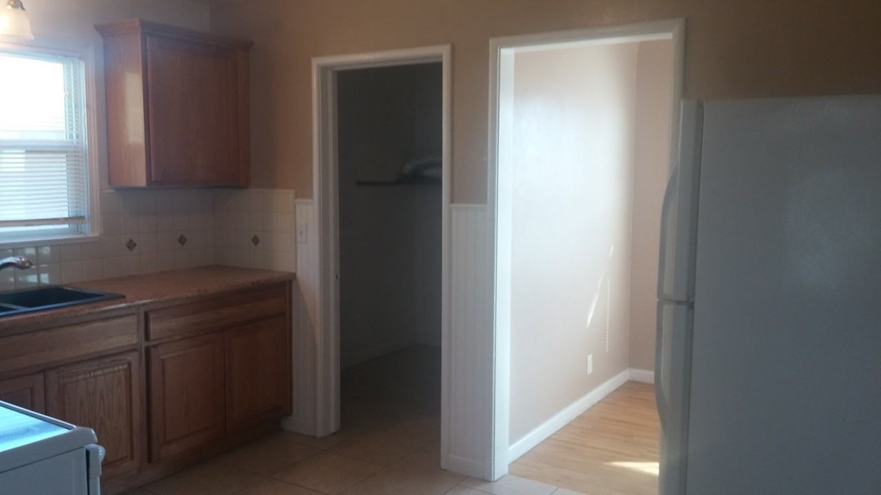 3475 Mayfair Dr S - Photo 4 of 10