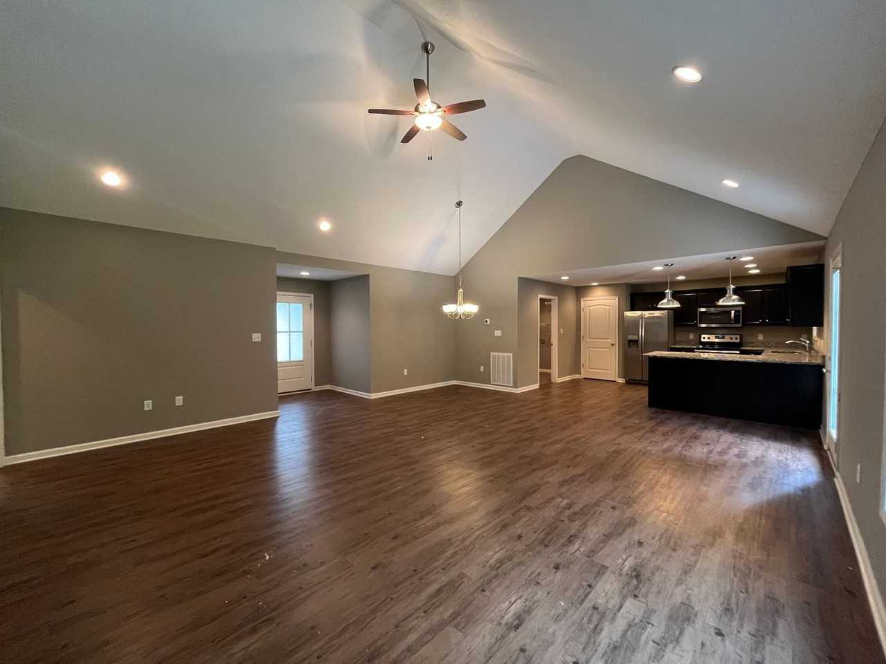 722 Red Maple St - Photo 3 of 20