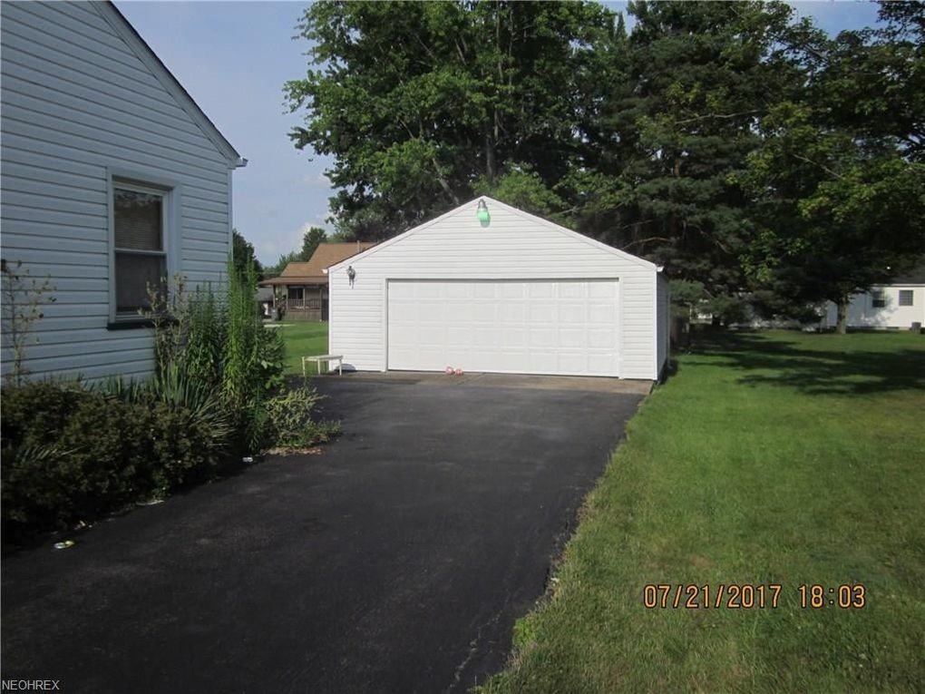145 S Kimberly Ave - Photo 5 of 14