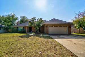 featured image of 3104 Crown Feathers Dr