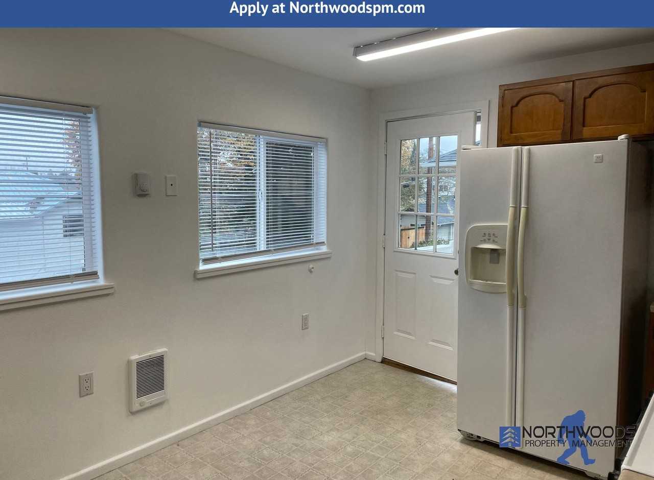 313 S Oakdale Ave - Photo 4 of 16