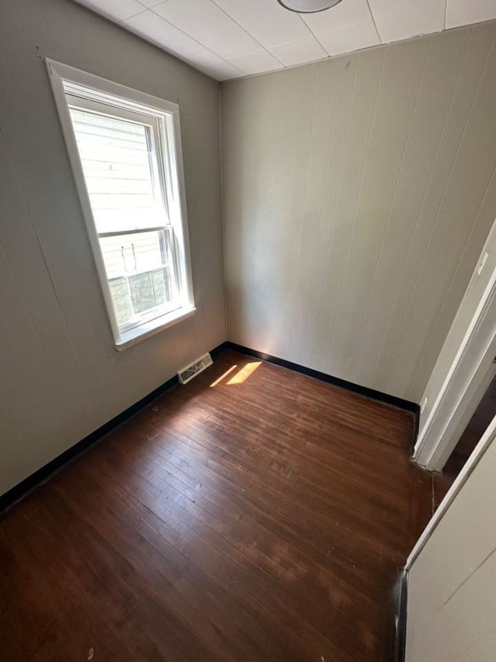 2433 S 5th St - Photo 2 of 9
