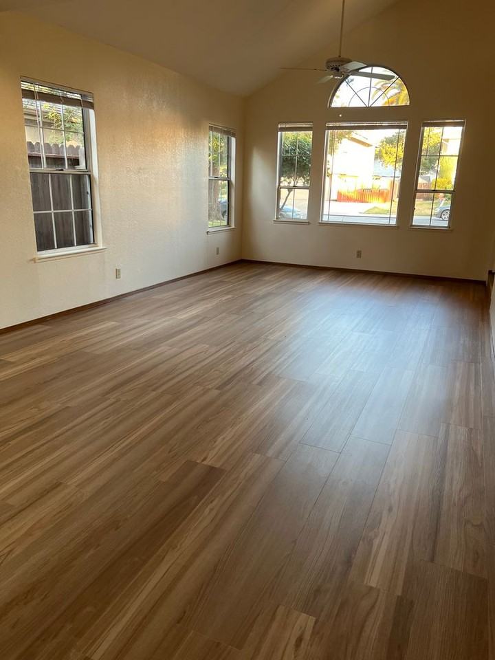 135 Redwood Ave - Photo 3 of 18