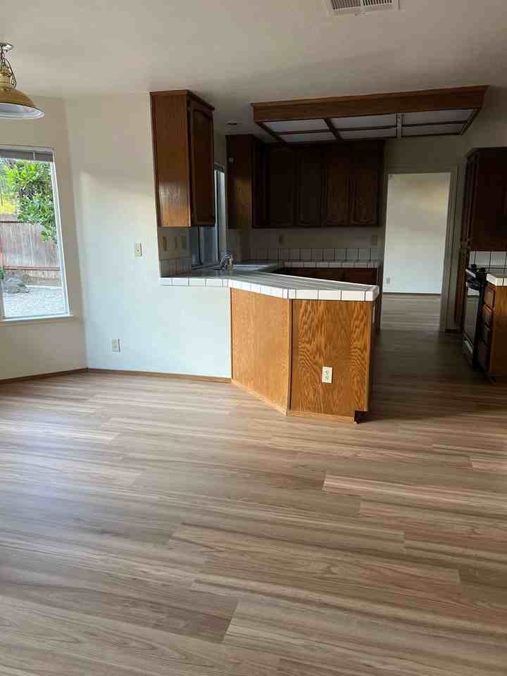 135 Redwood Ave - Photo 4 of 18