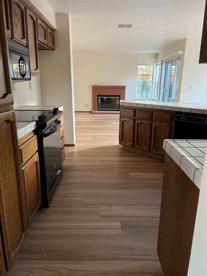 135 Redwood Ave - Photo 5 of 18