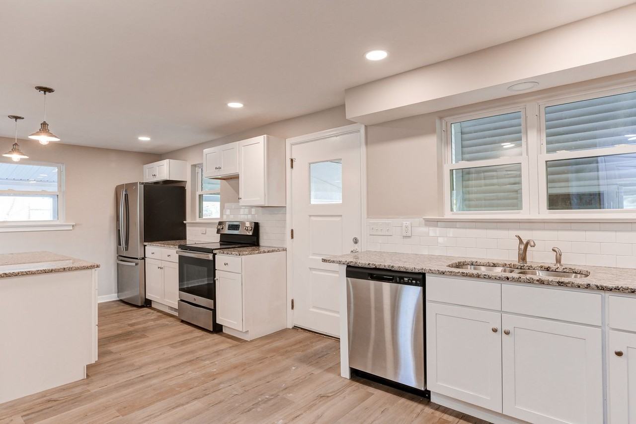 215 S 19th St - Photo 2 of 14