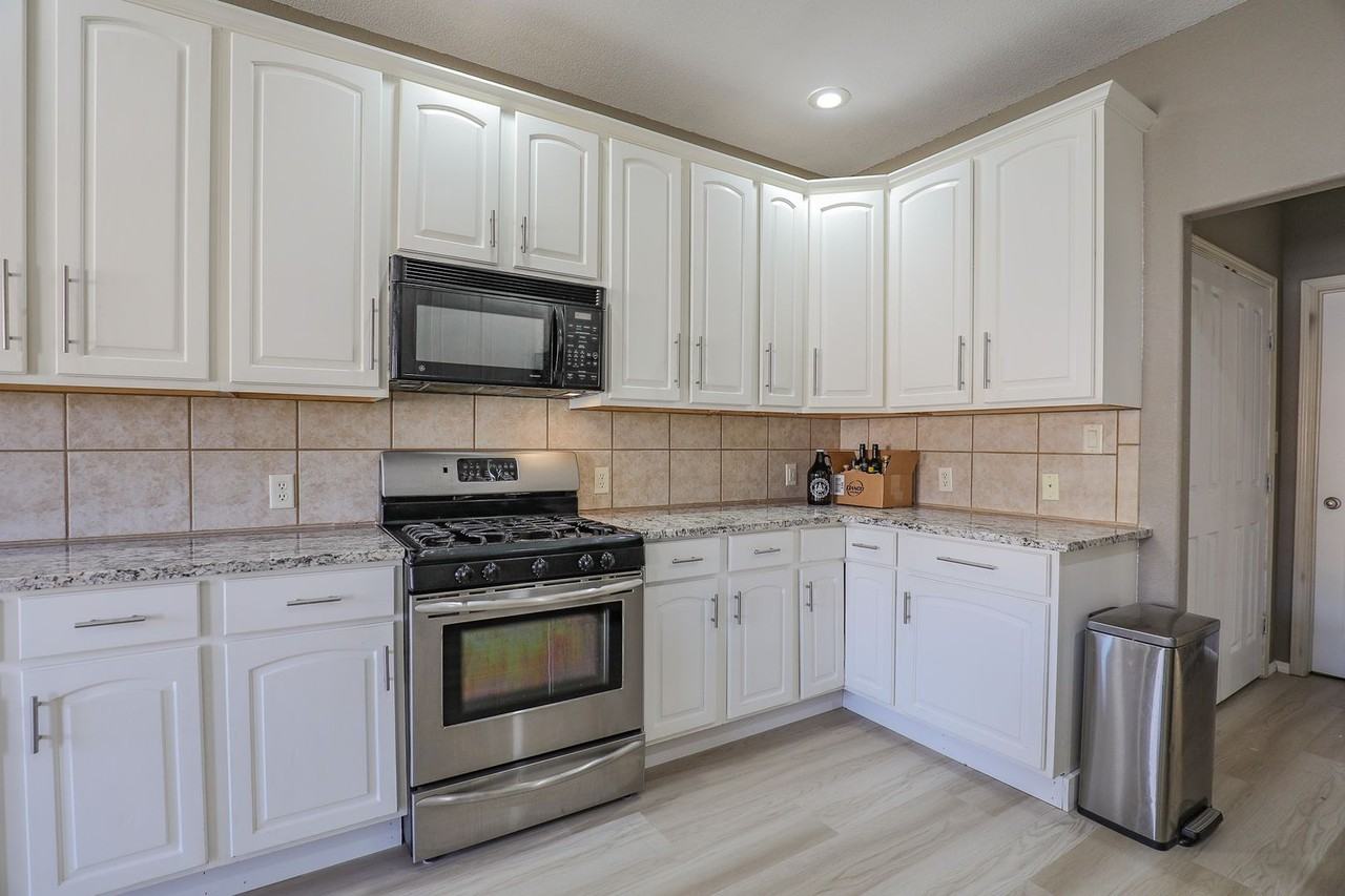 353 Chaco Dr - Photo 2 of 11