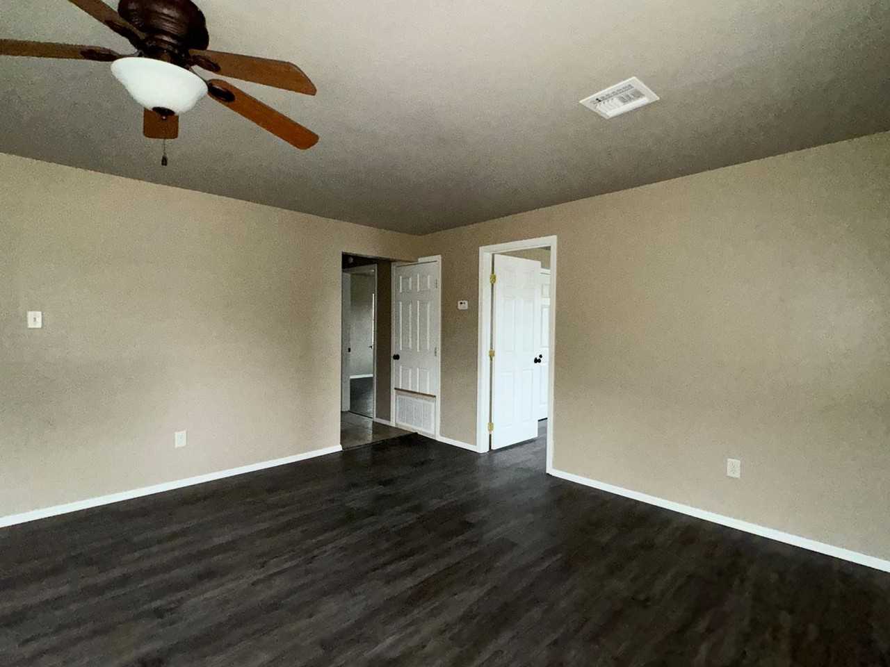 705 Nw 5th St - Photo 3 of 13