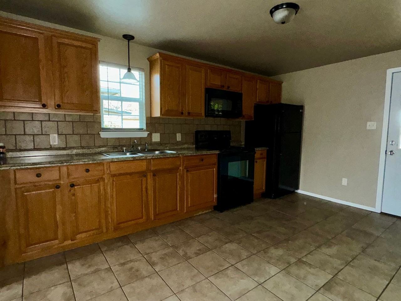 705 Nw 5th St - Photo 4 of 13