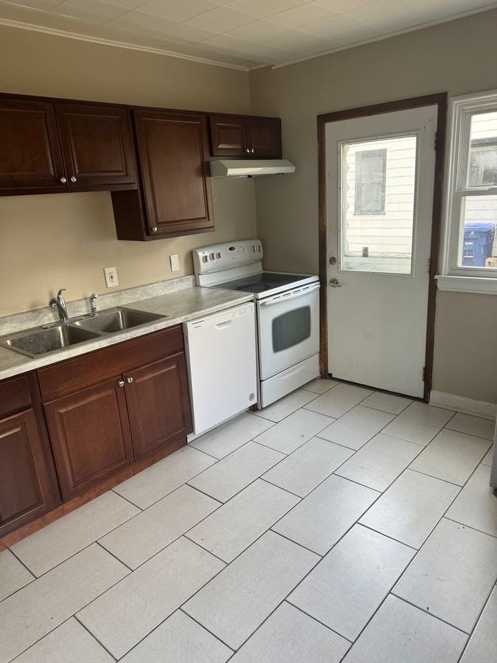 613 Morton Ave - Photo 5 of 10