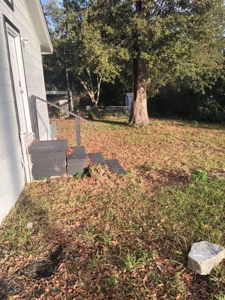 1200 Robbins St - Photo 2 of 12