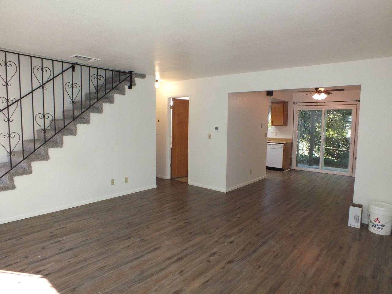 2924 Bond Ct - Photo 2 of 14