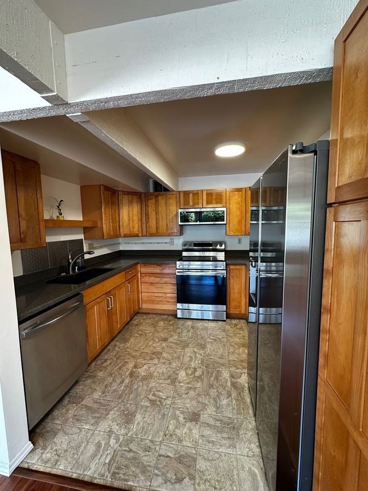 918 Kumukoa St #B303 - Photo 3 of 14