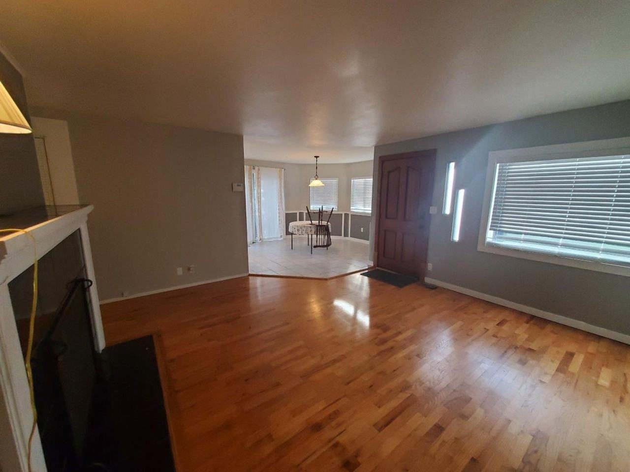 7544 32nd Ave Sw - Photo 2 of 23