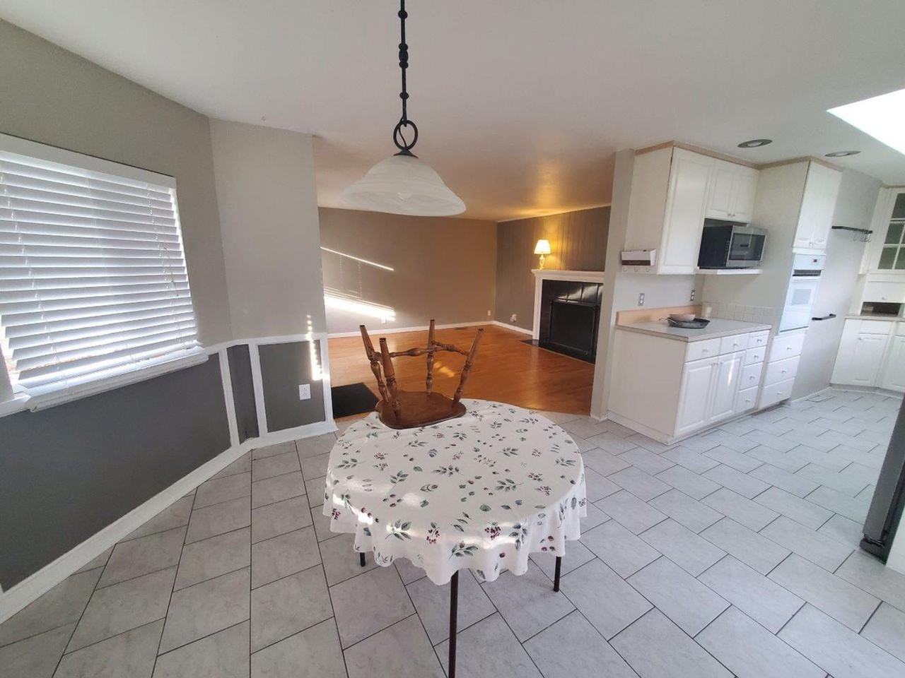 7544 32nd Ave Sw - Photo 3 of 23