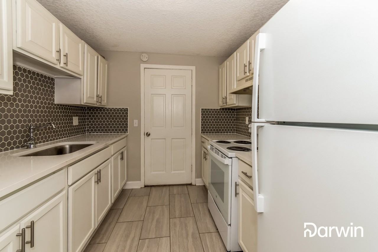 3102 W 6th St - Photo 3 of 15