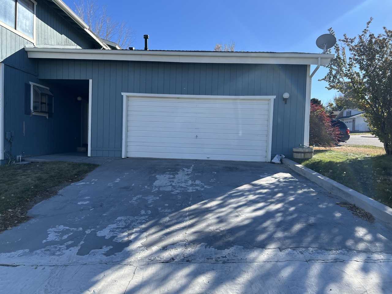 2029 Russell Drive - Photo 2 of 37