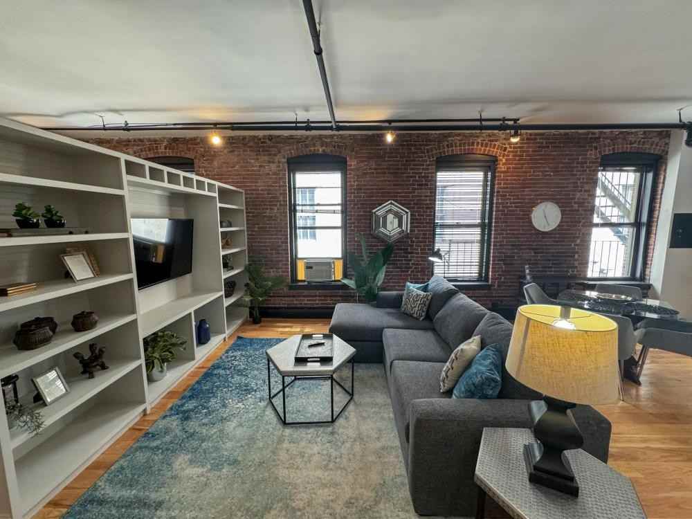 19 Stanhope Street ## 19