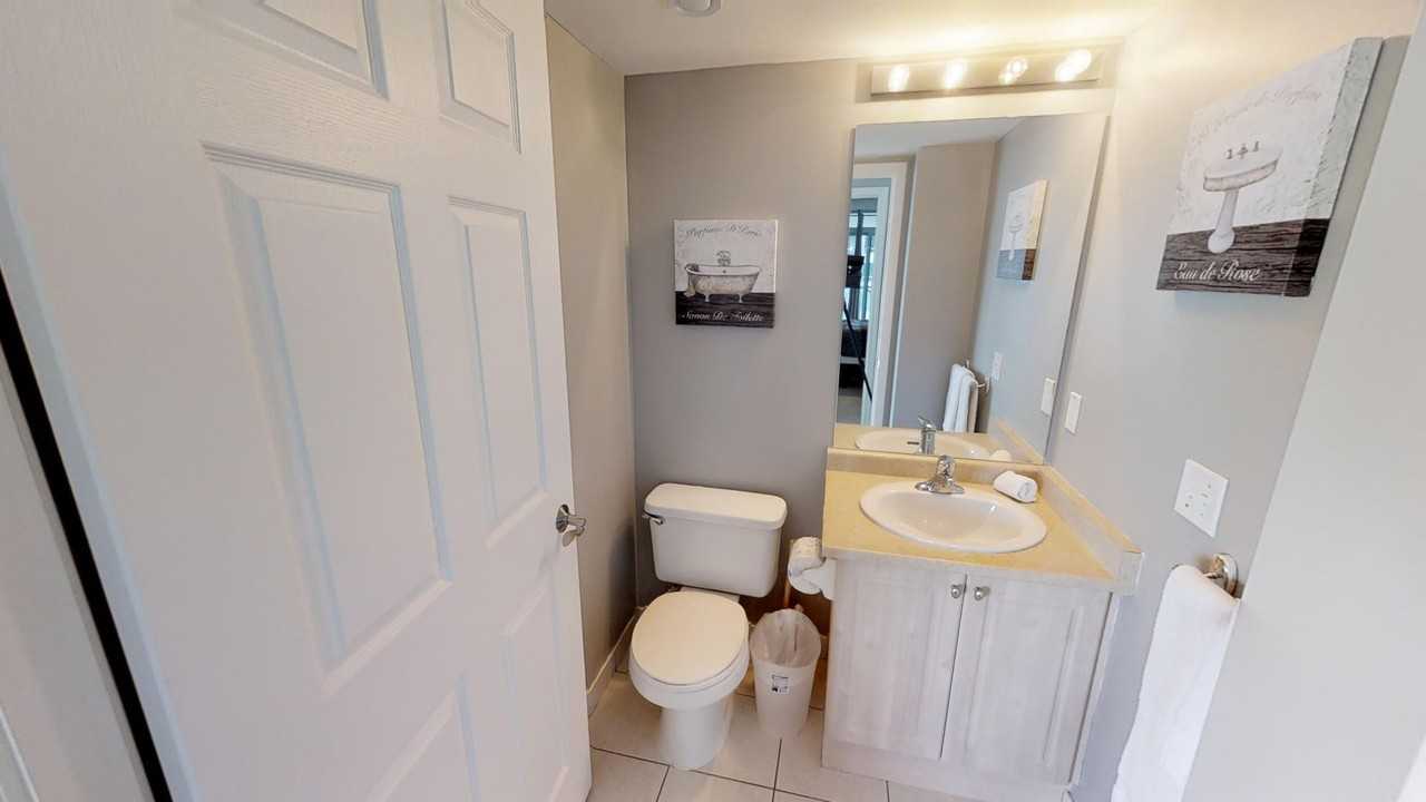 30 Grand Trunk Cres - Photo 3 of 9