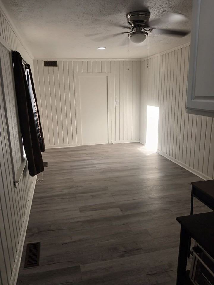 1200 Robbins St - Photo 2 of 12