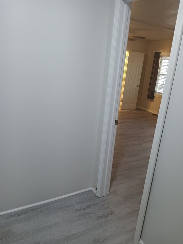 1200 Robbins St - Photo 7 of 12