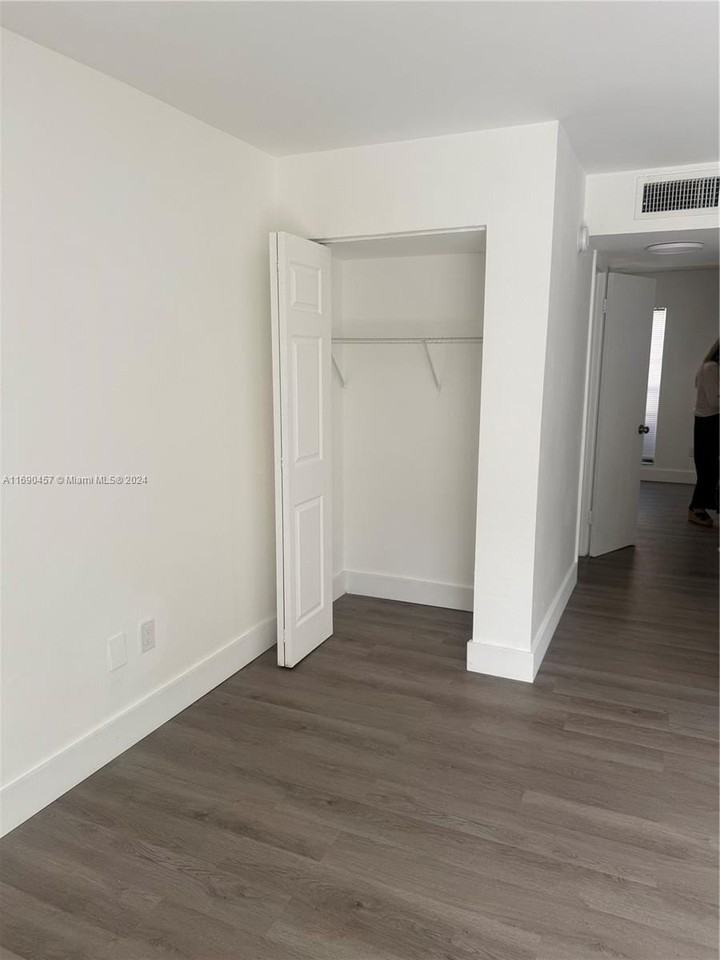 2324 Nw 52nd Ave #2324 - Photo 3 of 21