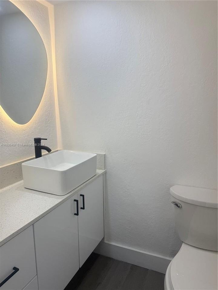 2324 Nw 52nd Ave #2324 - Photo 5 of 21