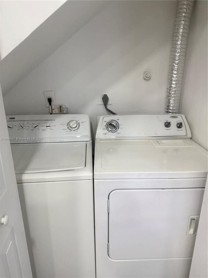 2324 Nw 52nd Ave #2324 - Photo 6 of 21