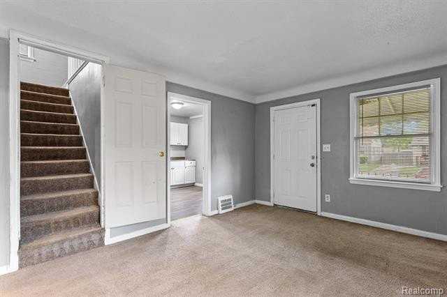 7344 Westwood St - Photo 3 of 21