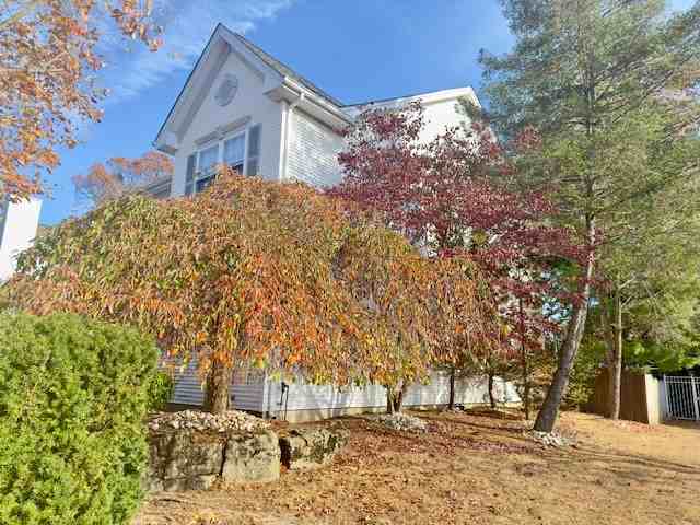 415 Ironwood Ln - Photo 2 of 33