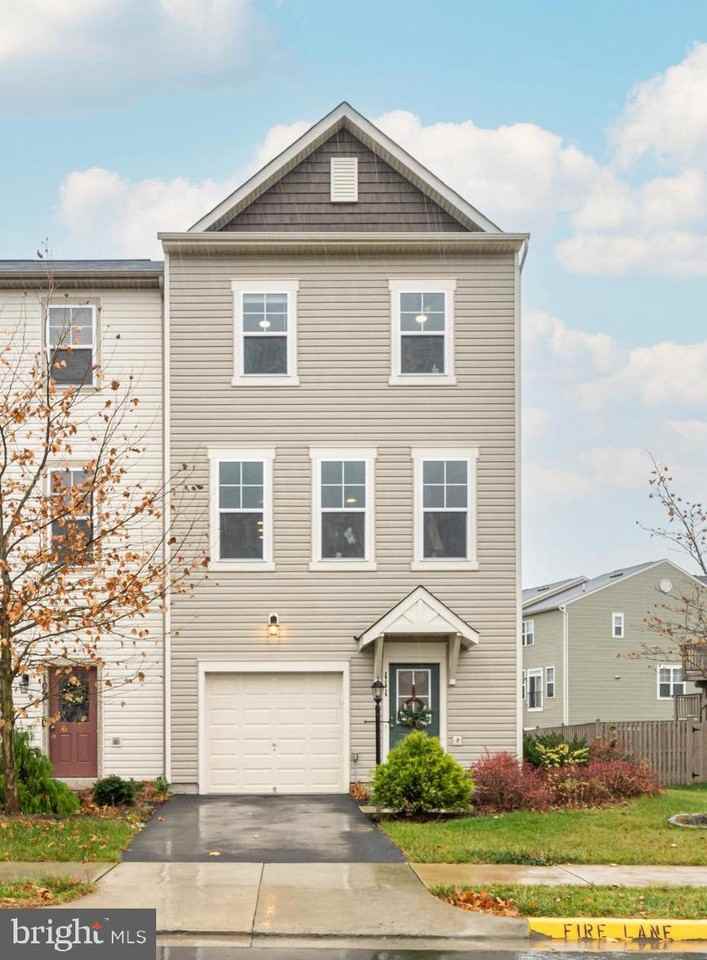 111 Gristmill Ct - Photo 2 of 16