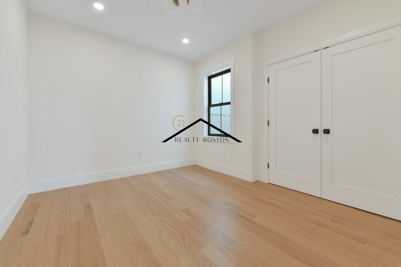 219 Paris St #5 - Photo 4 of 19