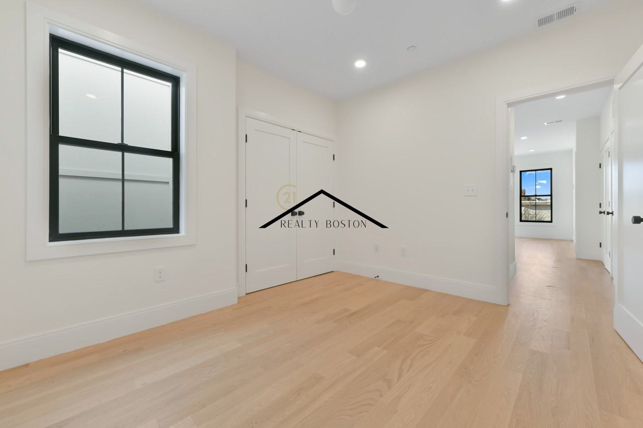 219 Paris St #5 - Photo 5 of 19