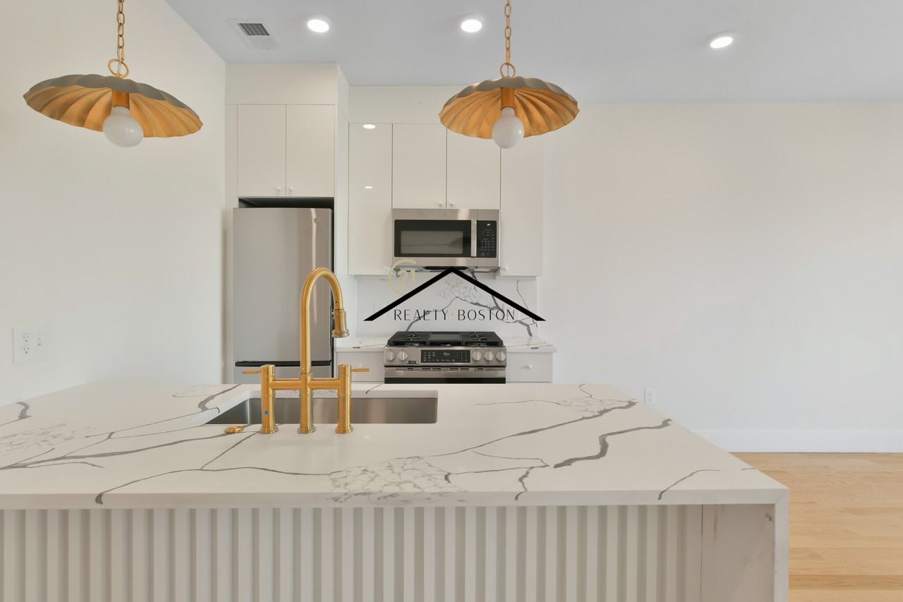 219 Paris St #5 - Photo 6 of 19