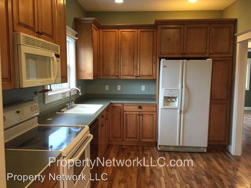 552 SE Roberts Ave - Photo 2 of 19