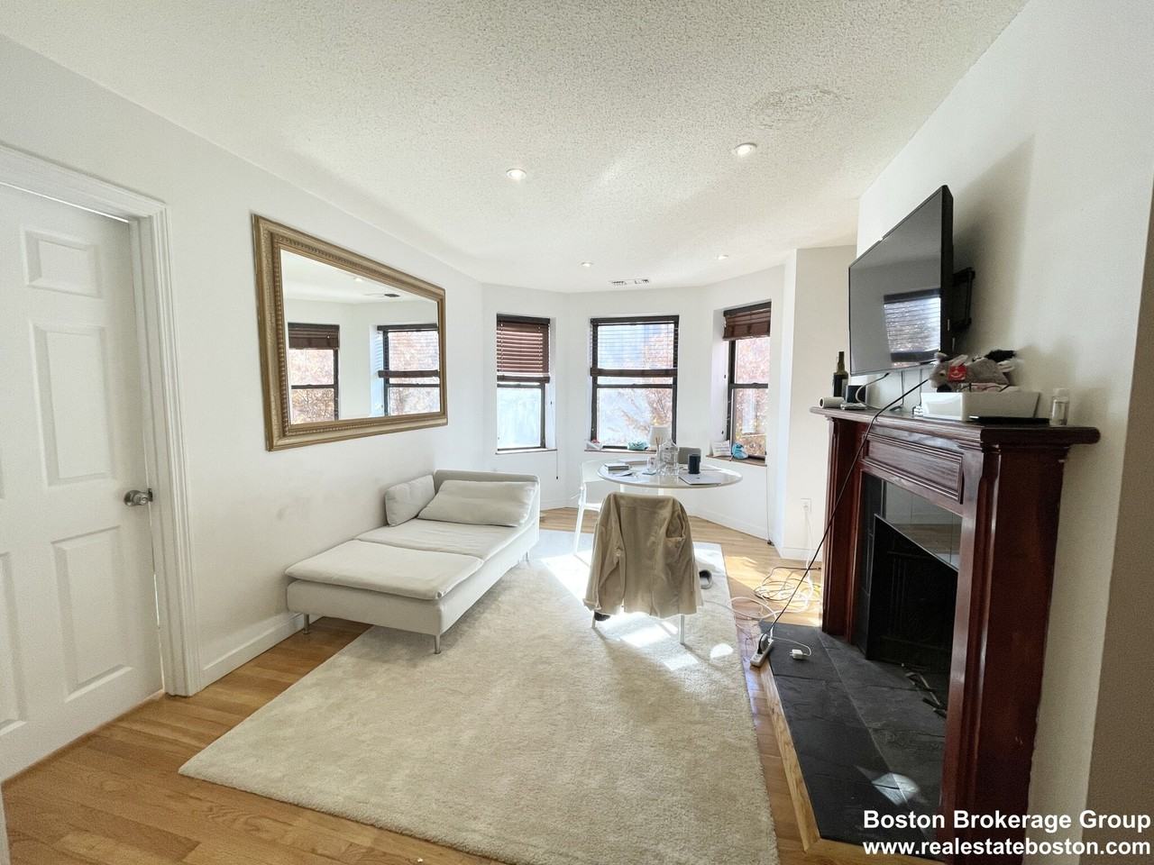 76 Gainsborough St #201 - Photo 2 of 7