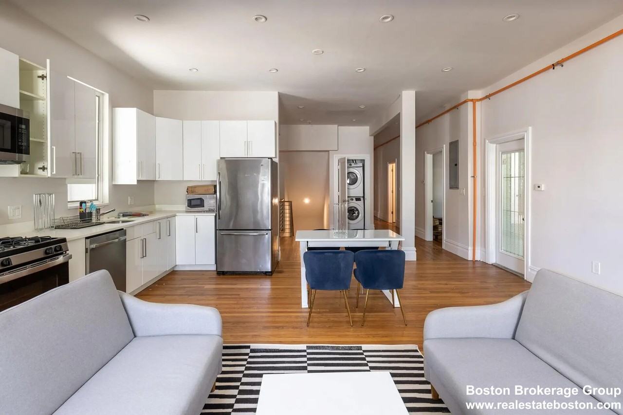 92 Cedar St #2 - Photo 3 of 28