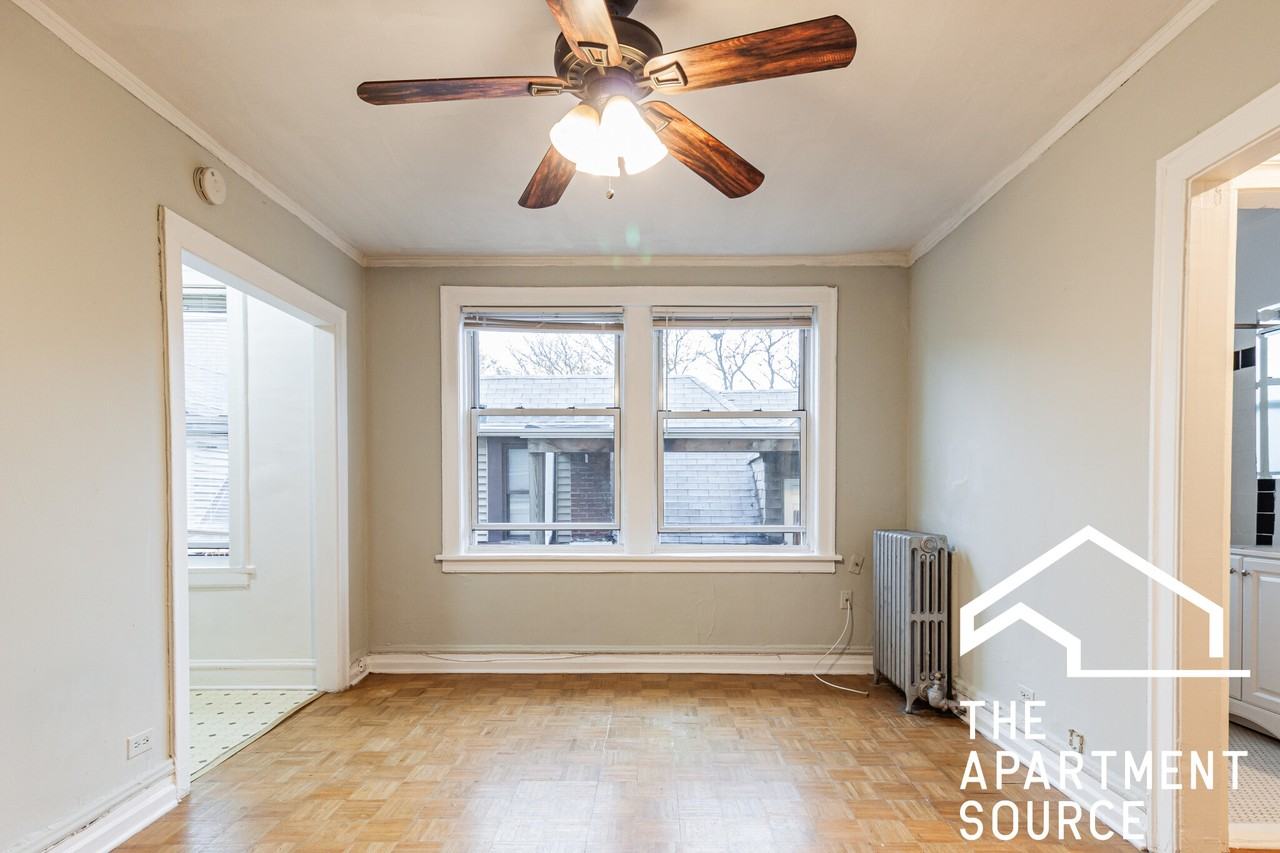 711 W Belmont Ave #406 - Photo 2 of 10