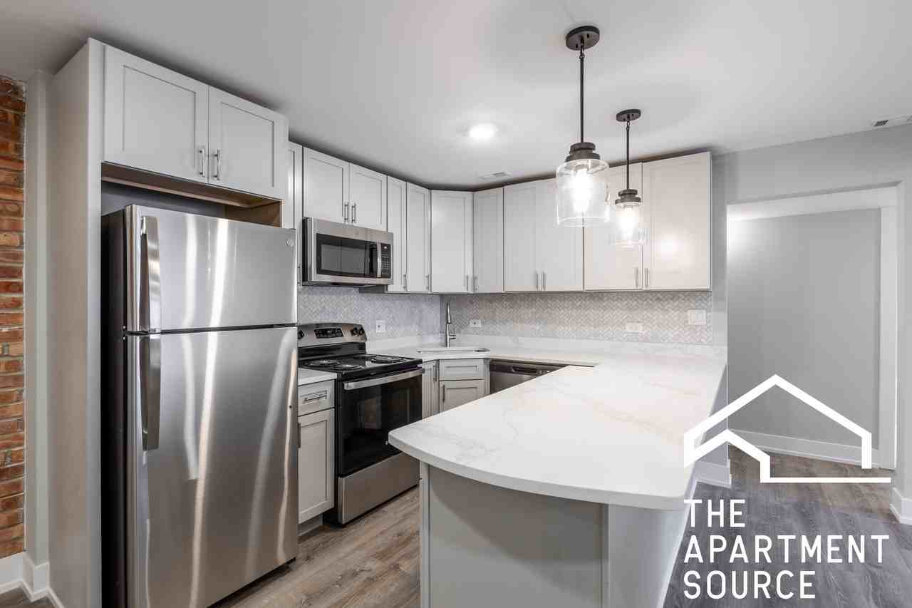 1220 N La Salle Dr #F2 - Photo 2 of 21