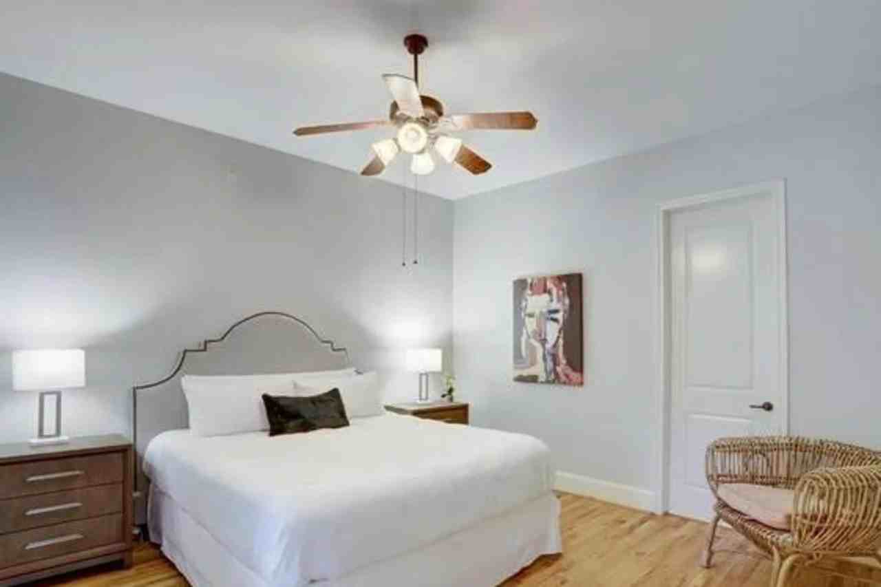 58 S Briar Hollow Ln - Photo 3 of 11