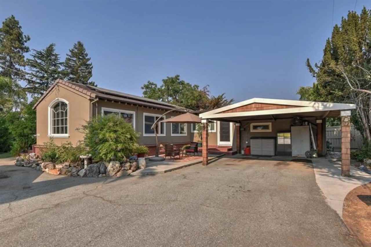 1677 Zinnia Ln Unit A - Photo 2 of 7