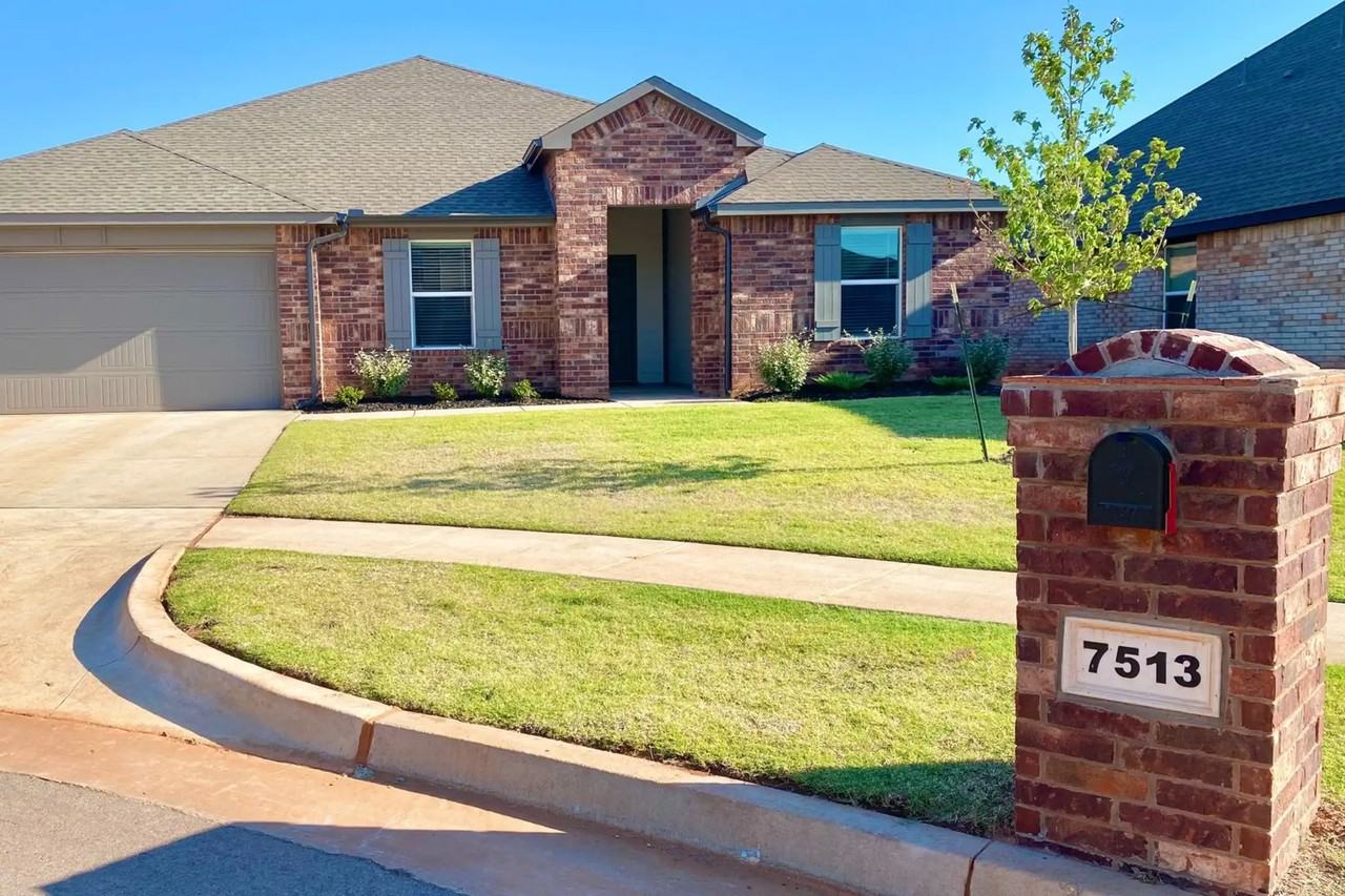 7513 Nw 149th Cir - Photo 2 of 30