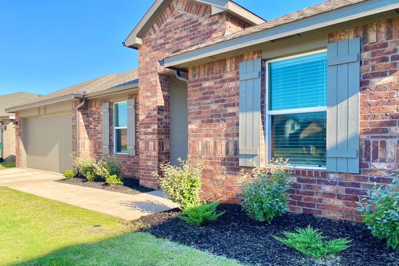7513 Nw 149th Cir - Photo 3 of 30